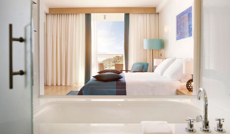 SUN GARDENS - DELUXE SUITE DRESSING ROOM